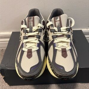 New Balance Cream and Gray Sneakers